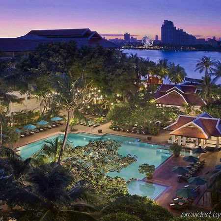Anantara Riverside Bangkok Resort Exterior foto The Royal Pool at The Royal