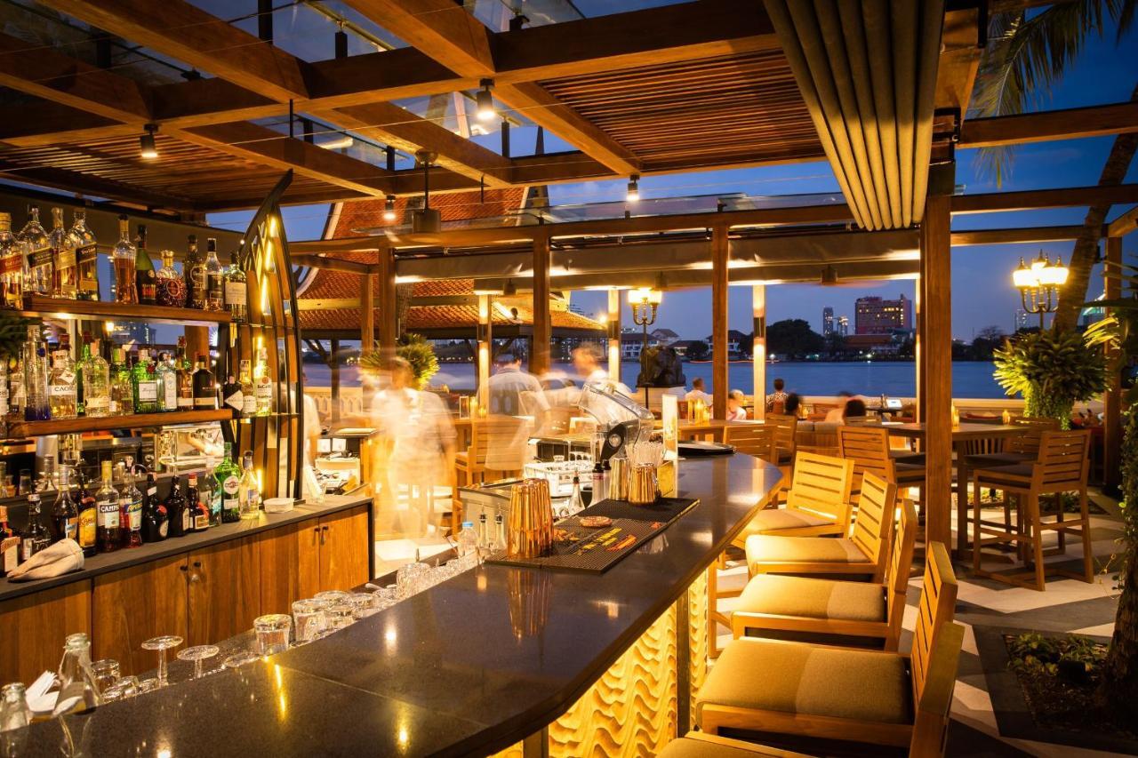 Anantara Riverside Bangkok Resort Exterior foto The bar at the top of the Standard East Village