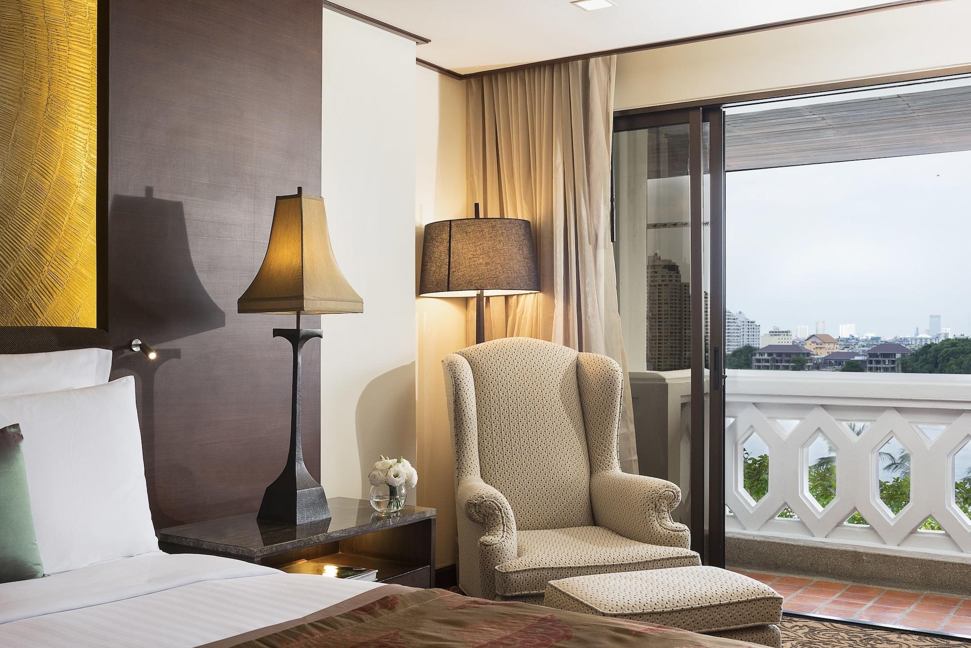 Anantara Riverside Bangkok Resort Exterior foto A room at the hotel