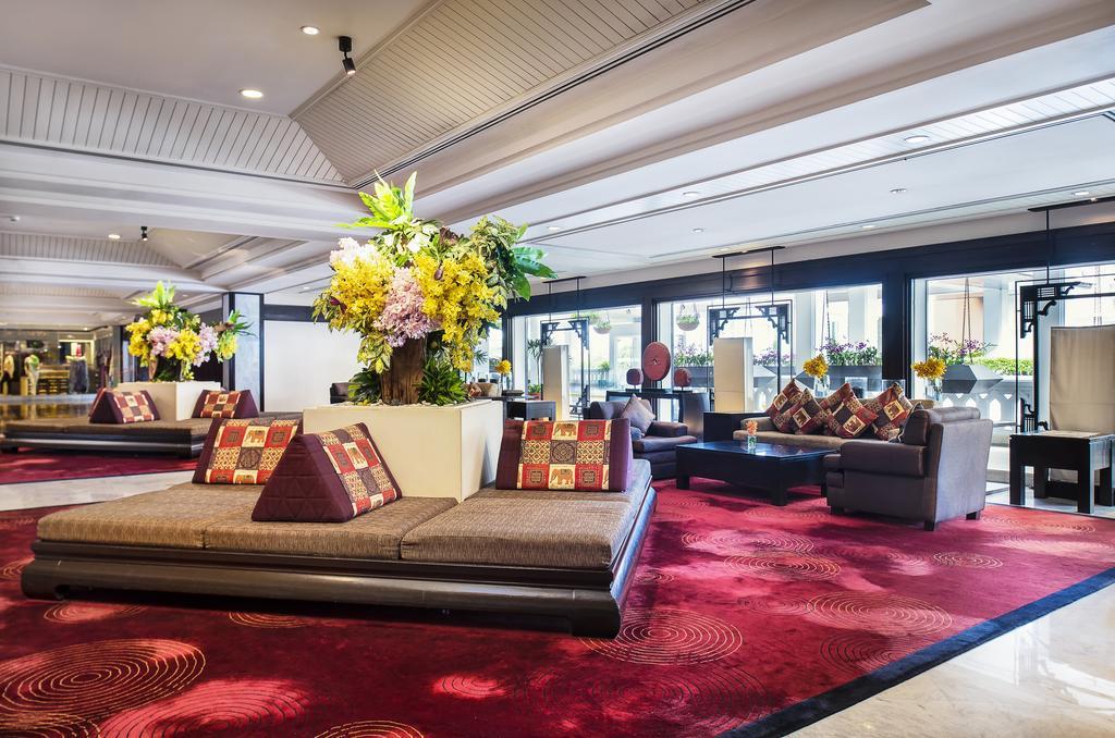 Anantara Riverside Bangkok Resort Exterior foto The lobby of the hotel
